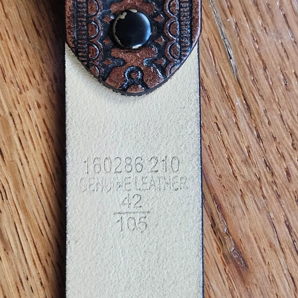Brown & Black Tooled Leather Belt Size 42 - Picture 4 of 9